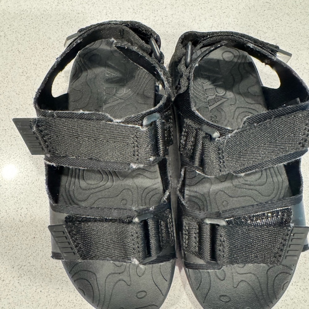 Zara Kids Black Adjustable Sandal / 9.5C